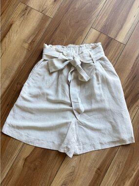 H&M High-Waist Tie-Belt Women's Shorts in Light Beige